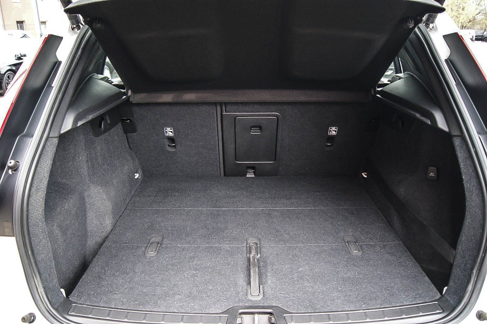 Volvo XC40 D4 Momentum Pro AWD 4x4 LEDER ANHZV PRO-PAK foto 18