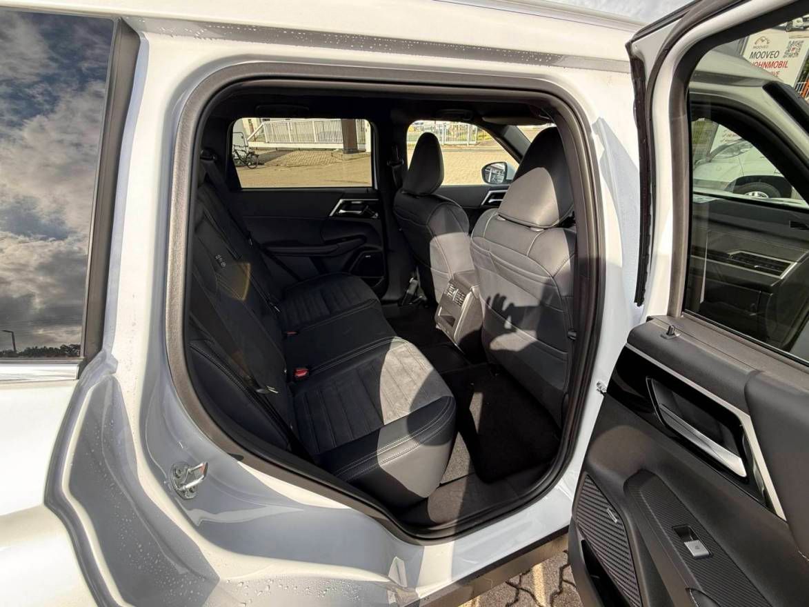 Fahrzeugabbildung Mitsubishi Outlander Plug-in Hybrid Select 2.4