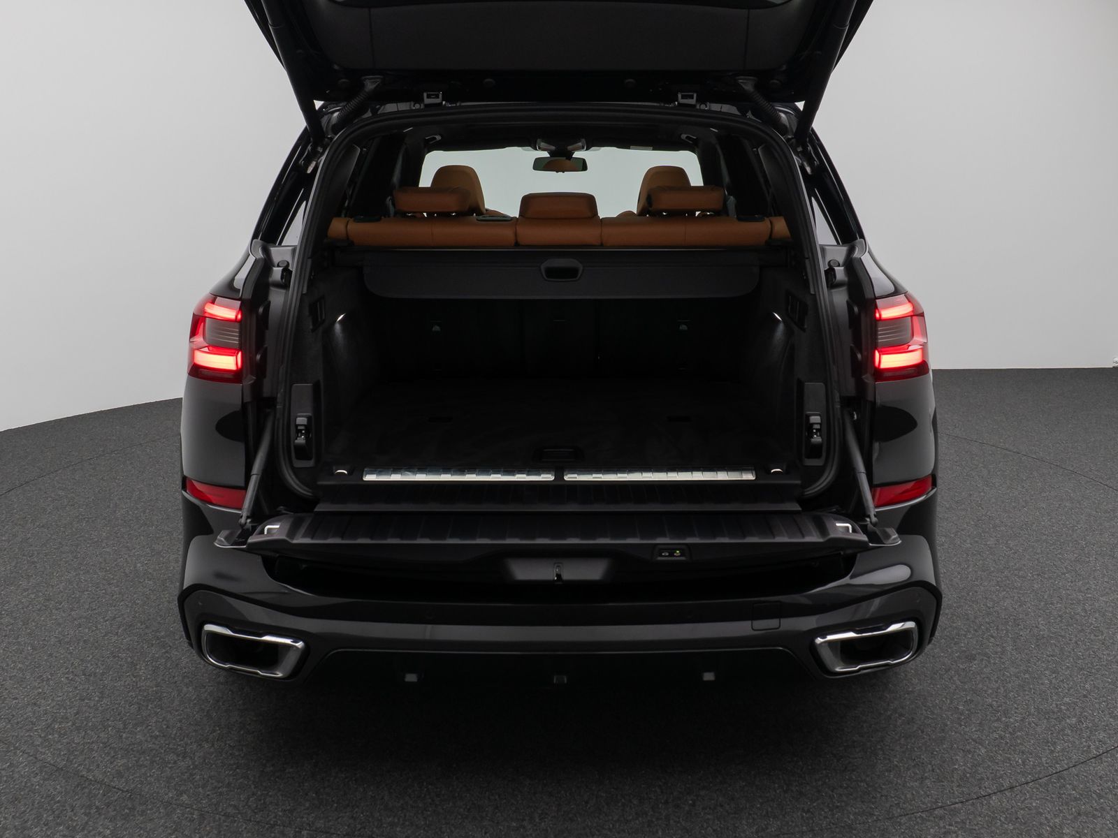 Fahrzeugabbildung BMW X5 xD45e M Sport Panorama Laser Kamera DAB H/K