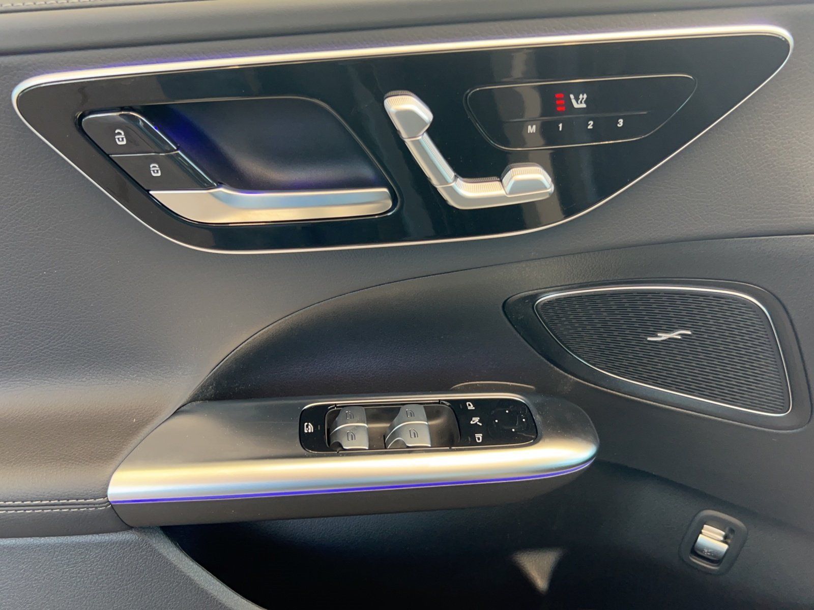Fahrzeugabbildung Mercedes-Benz C 220 d T AMG Digital DISTRO Pano WINTER 360 19"