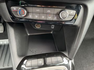 Fotografie 14 des Opel Corsa F 1.2 75ps Tech-Paket Sitzhzg.