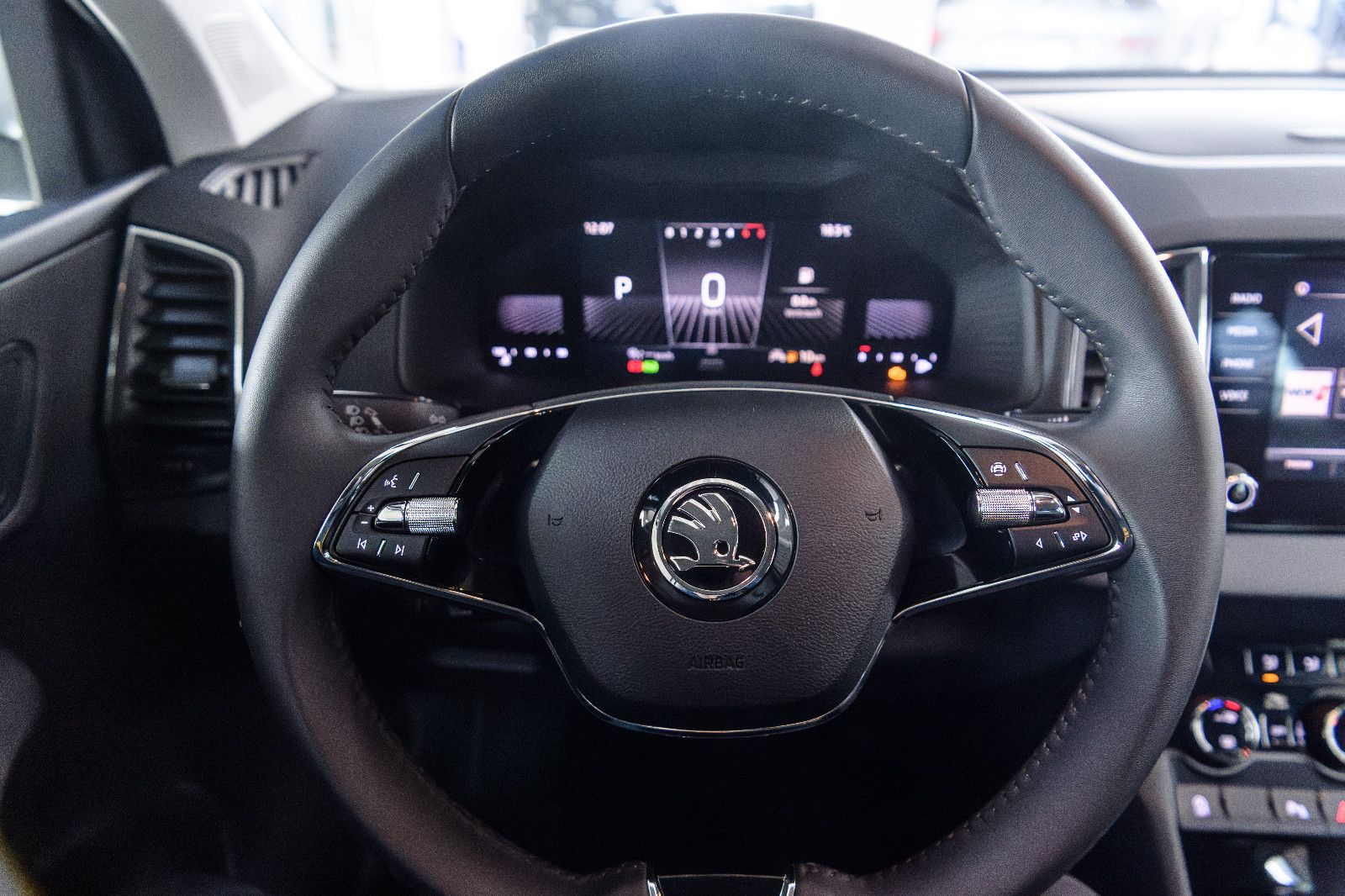 Fahrzeugabbildung SKODA Karoq Ambition 1.5 TSI DSG LED+ACC+KAM