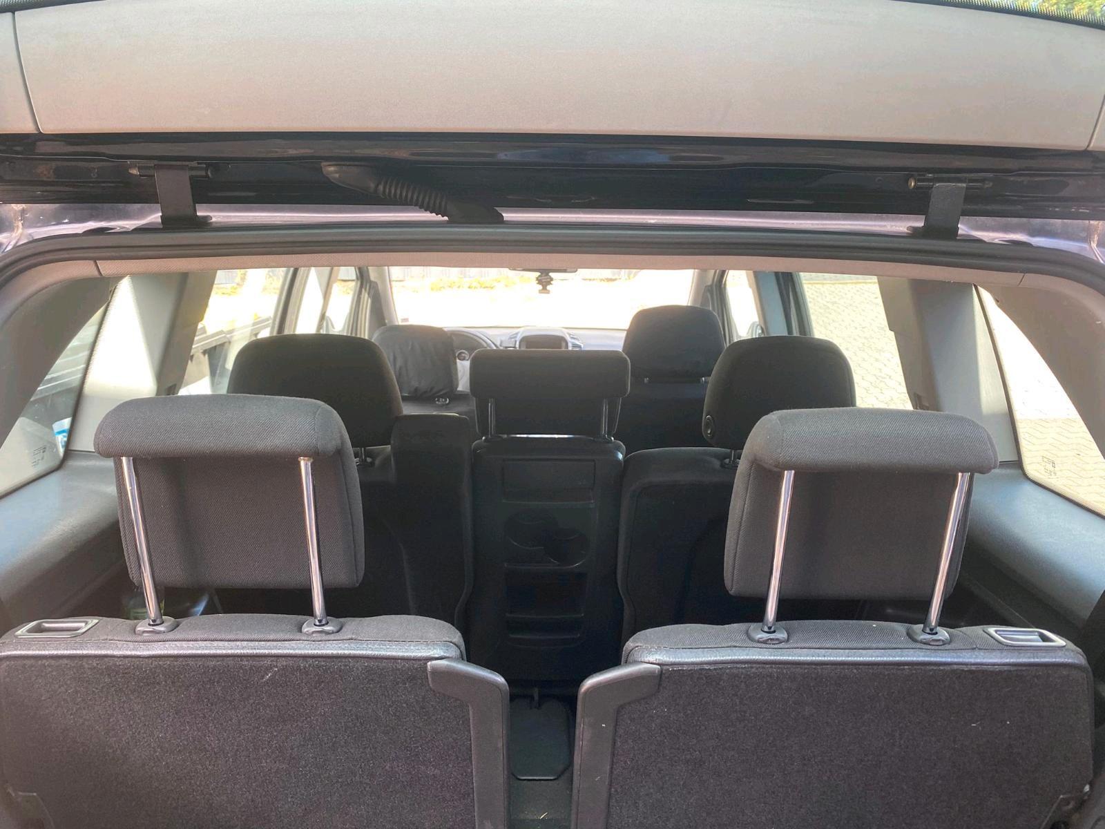 Opel Zafira 2011 — photo 8