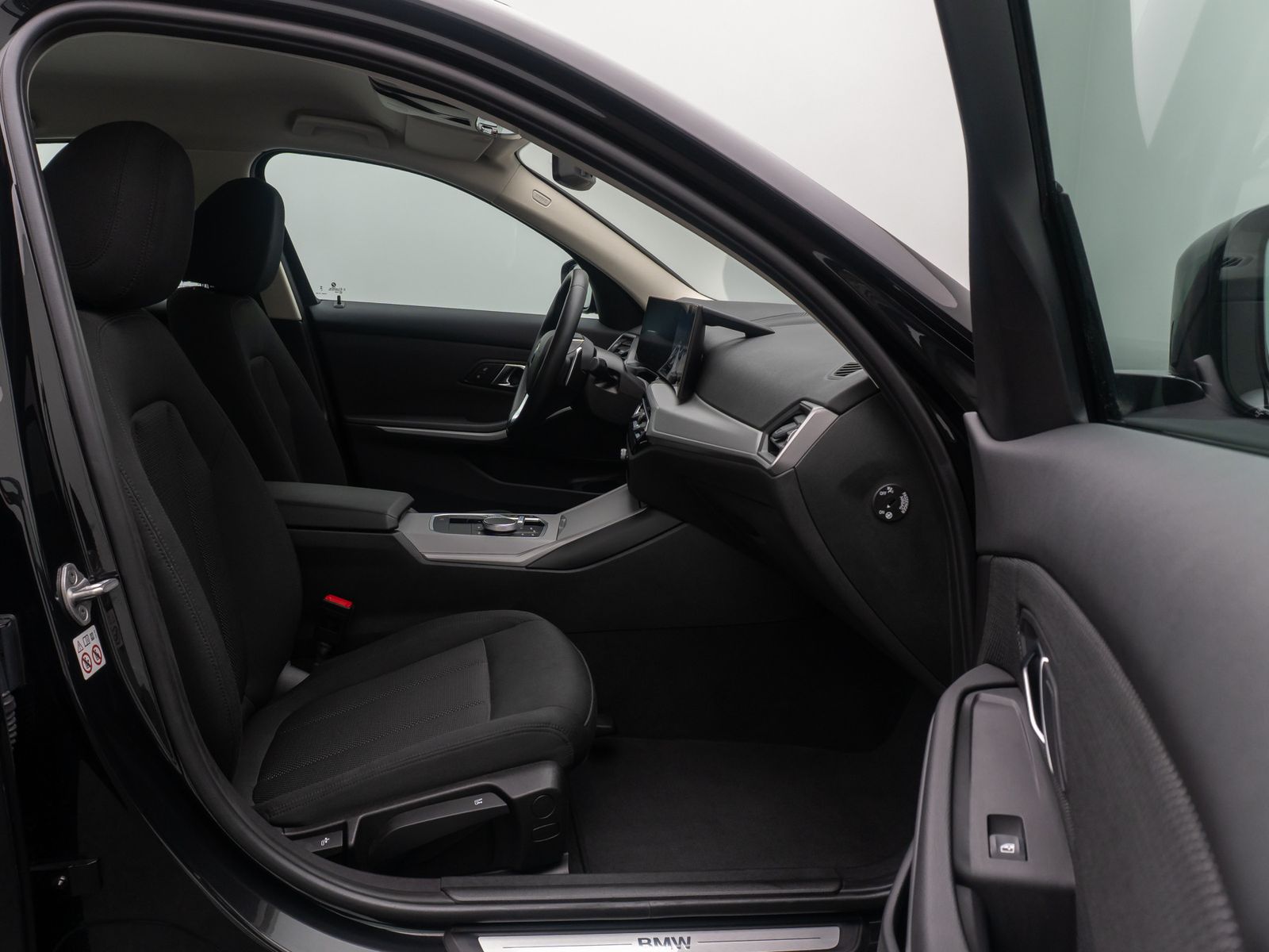 Fahrzeugabbildung BMW 318i LED DAB PDC Cockpit+ DigitalDisp