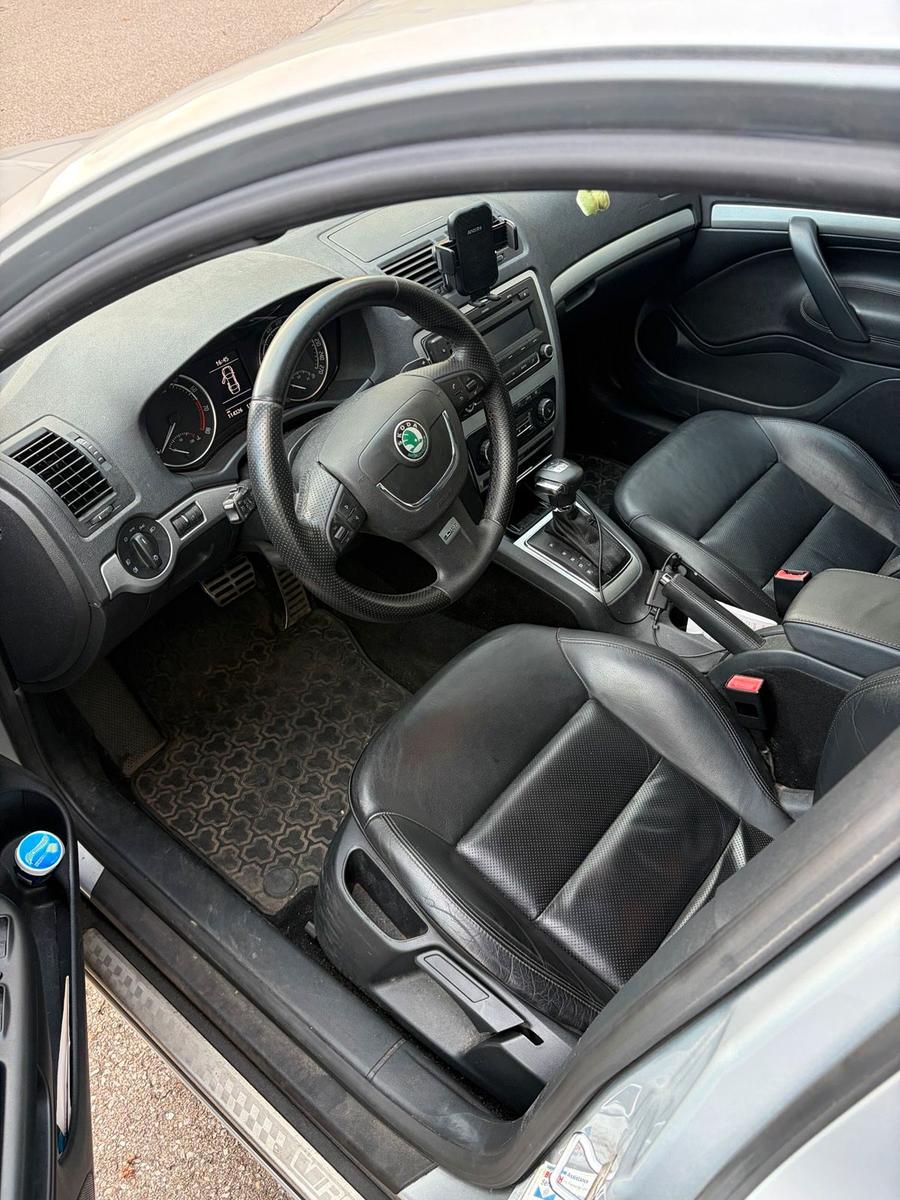 Skoda Octavia 2011 — interior