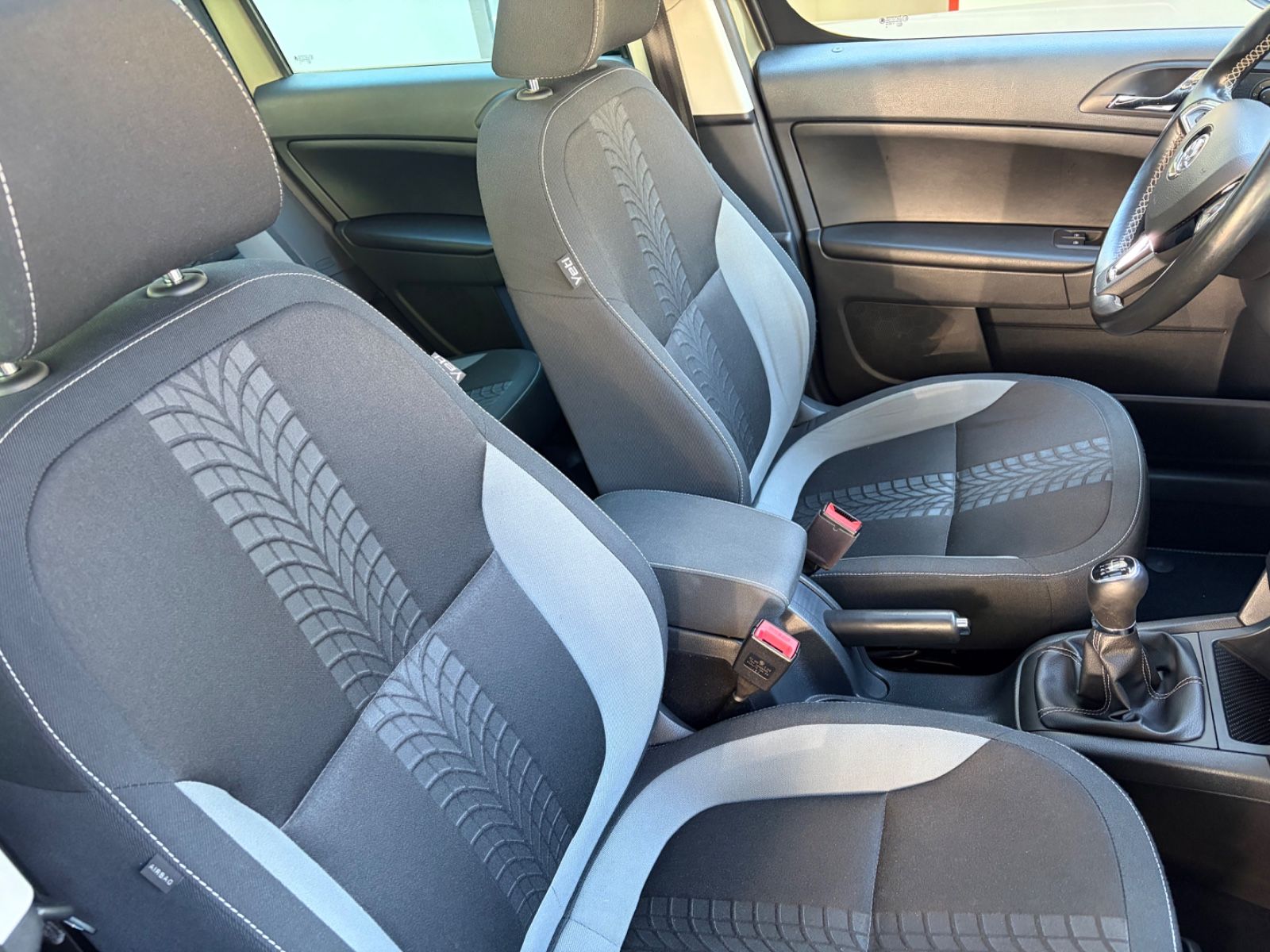Fahrzeugabbildung SKODA Yeti Adventure+AHK+Navi+SHZ+Allw.LM+BT+PDC