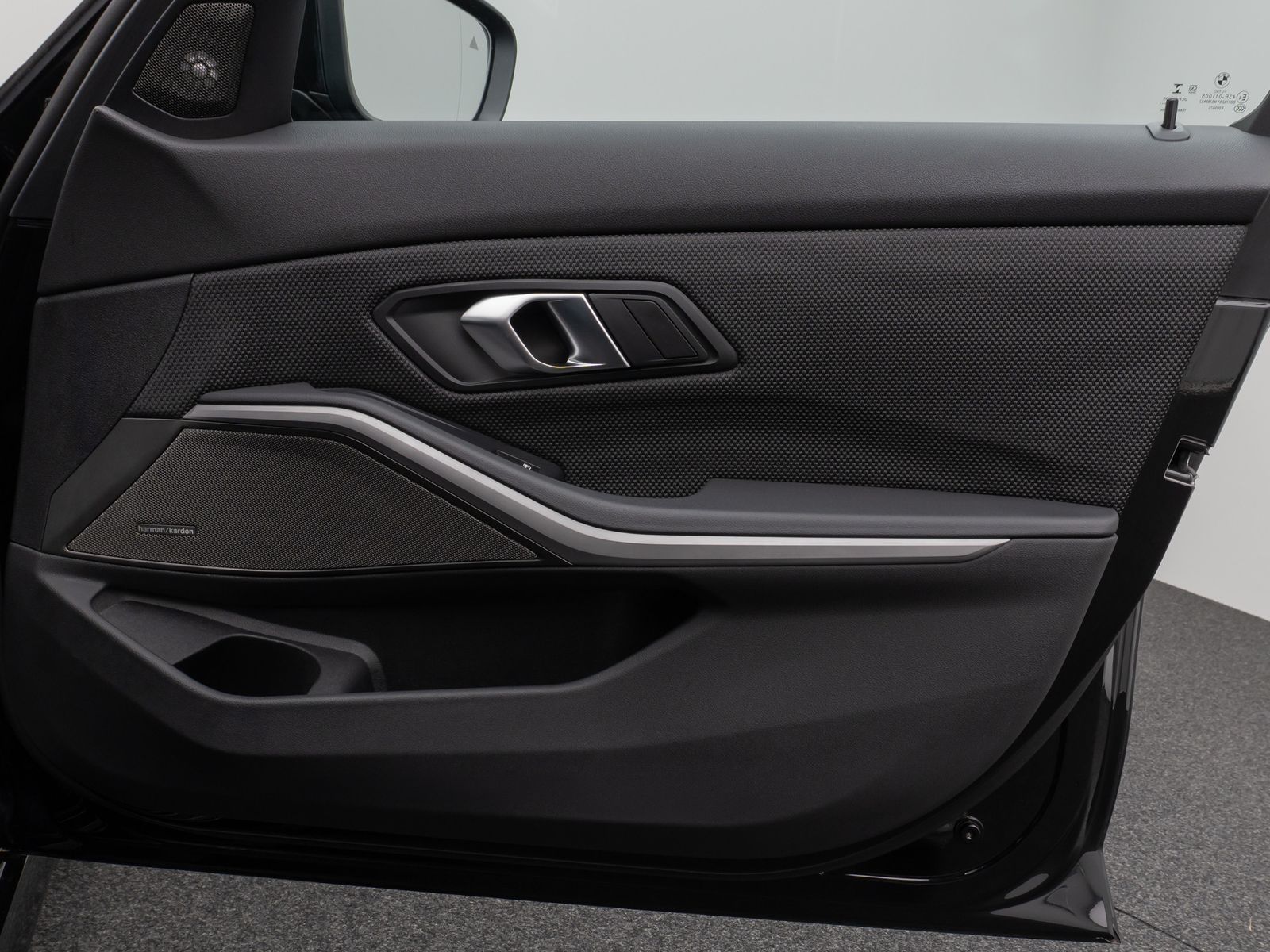 Fahrzeugabbildung BMW 330d Panorama Kamera H/K DAB Komfort Alarm LED