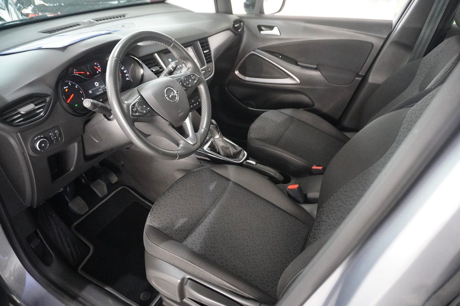 Fahrzeugabbildung Opel Crossland (X) 1.2 EDITION NAVI/LED/KAMERA/TEMP.