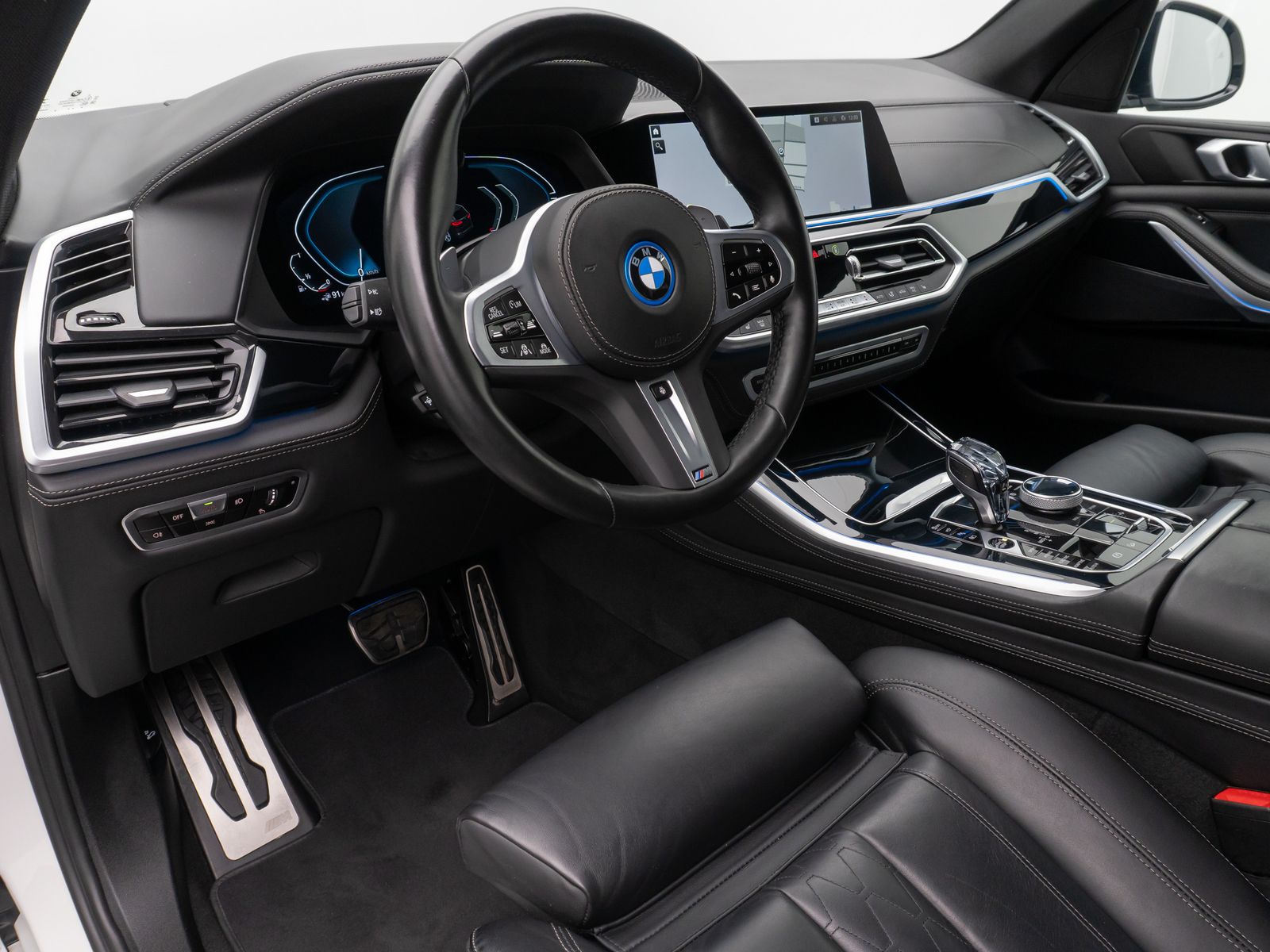 Fahrzeugabbildung BMW X5 xD45e M Sport 360° Laser SoftCl HUD DAB HiFi