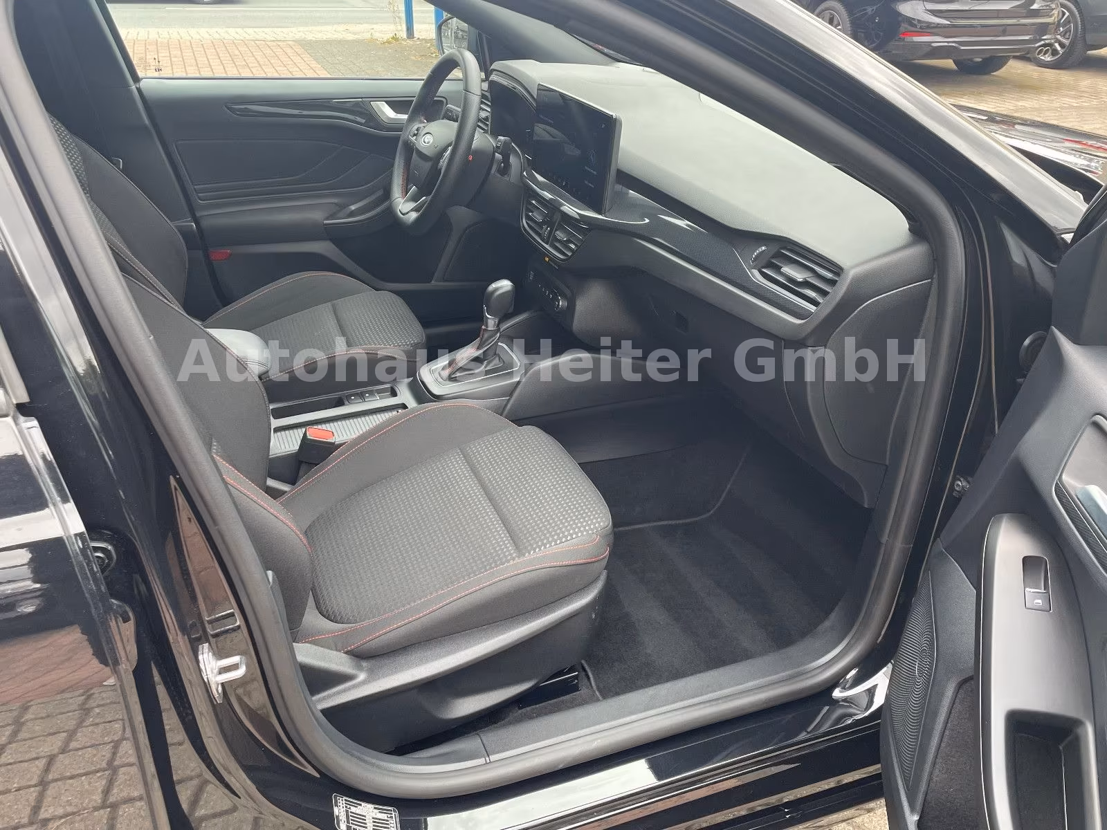 Ford Focus Lim. Automatik ST-Line / 155PS+Kamera+ACC, миниатюра 12