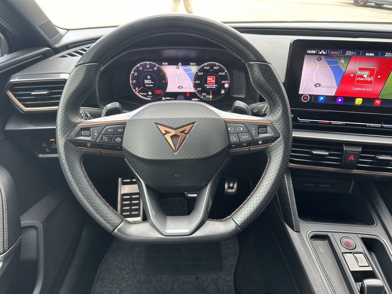 Fahrzeugabbildung CUPRA Leon 2.0 TSI 180 kW (245 PS) 7-Gang-DSG - mit KI generiert/bearbeitet