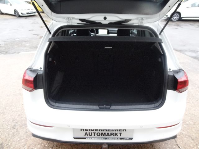 Fahrzeugabbildung Volkswagen Golf VIII Lim. Life/DSG/Navi/AHK/LED/PDC/150PS/