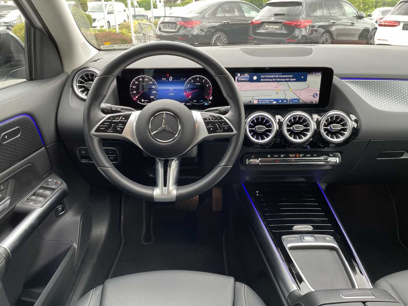 Fahrzeugabbildung Mercedes-Benz GLA 220 4M 8G Progressive R-Kamera +Distr+Ambien