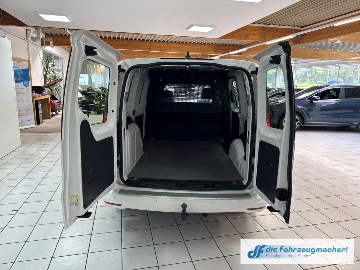 Fahrzeugabbildung Volkswagen Caddy Cargo Maxi DSG AHK 25tkm Temp PDCv+h El. P