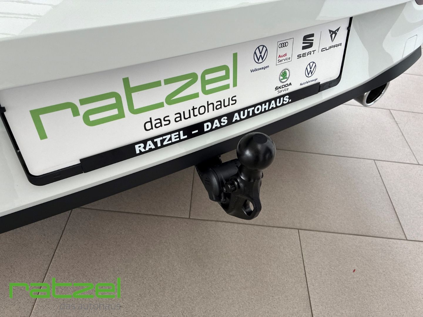 Fahrzeugabbildung Volkswagen Golf VIII 2.0TSI GTI AHK+Light Assist+Winterpake