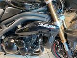 Triumph Speed Triple 1050i - Triumph Speed Triple S