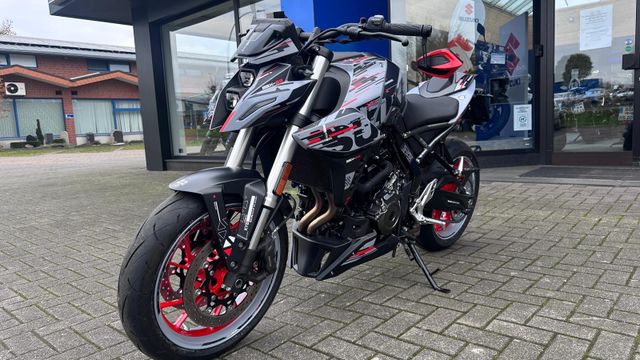 Suzuki GSX-8S mit Total Umbau "refine-bikes"