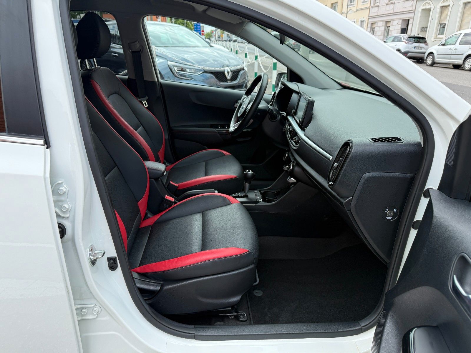 Fahrzeugabbildung Kia Picanto GT-Line LEDER NAVI AUTOMATIK KAMERA 1-HD