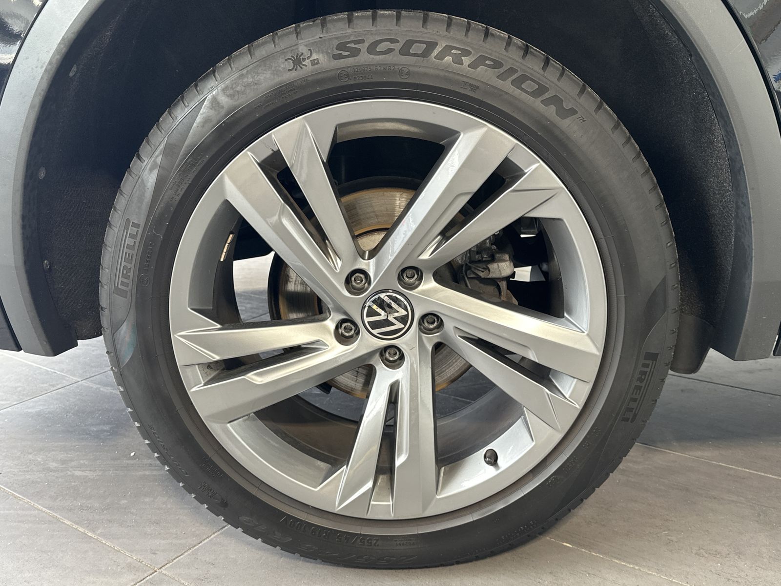 Fahrzeugabbildung Volkswagen Tiguan Allspace 4Motion R-Line NAV+IQ-LIGHT+PANO
