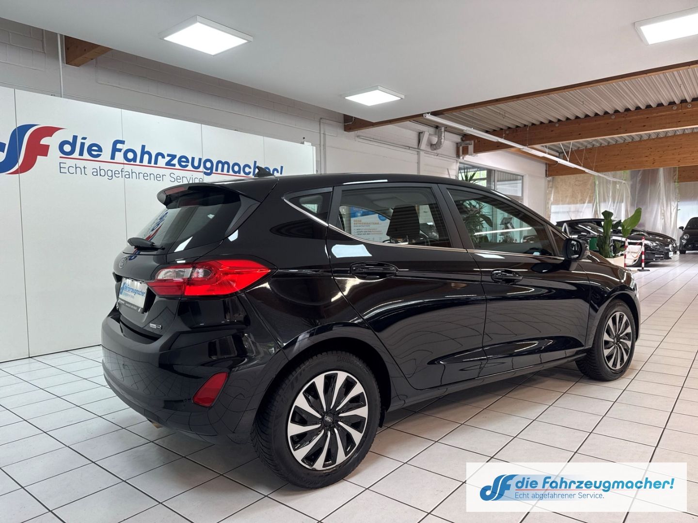 Fahrzeugabbildung Ford Fiesta Titanium Navi LED Blendfreies Fernl. Kurv