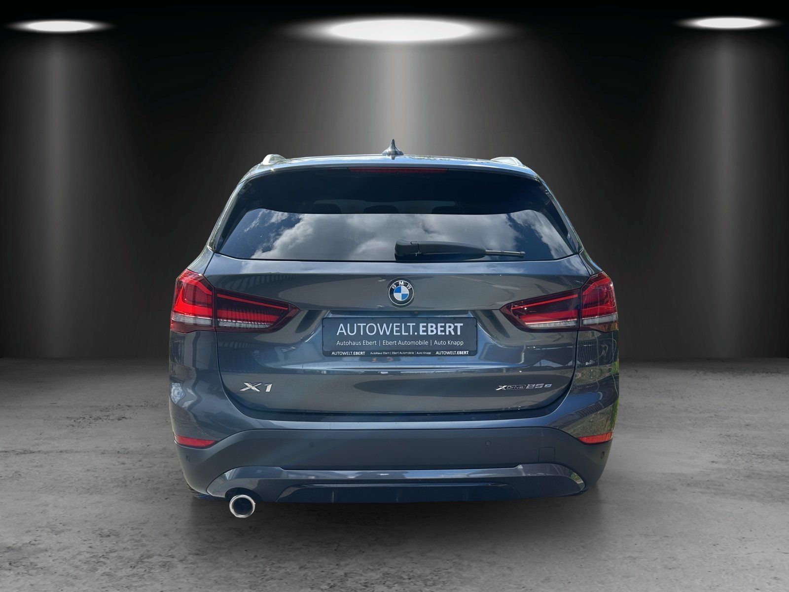 Fahrzeugabbildung BMW X1 xDrive25e Sport Line/PANO-DACH/NAVI+/KAMERA/