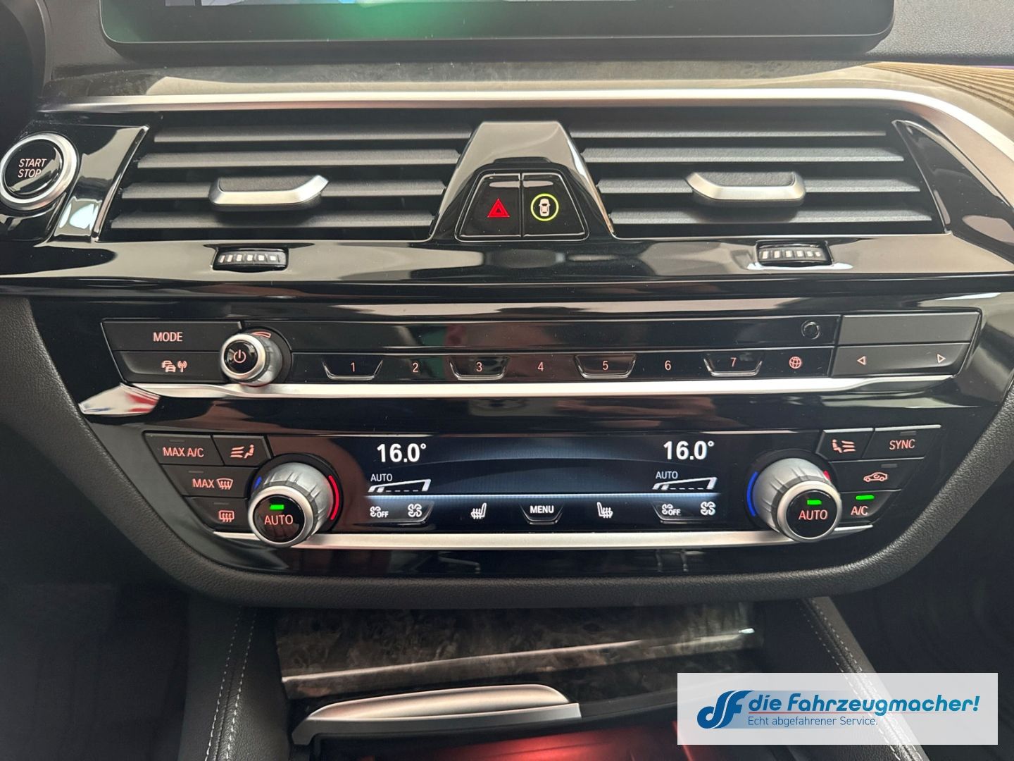 Fahrzeugabbildung BMW 530 e xDrive Luxury Line Touring HUD LuftF Pano