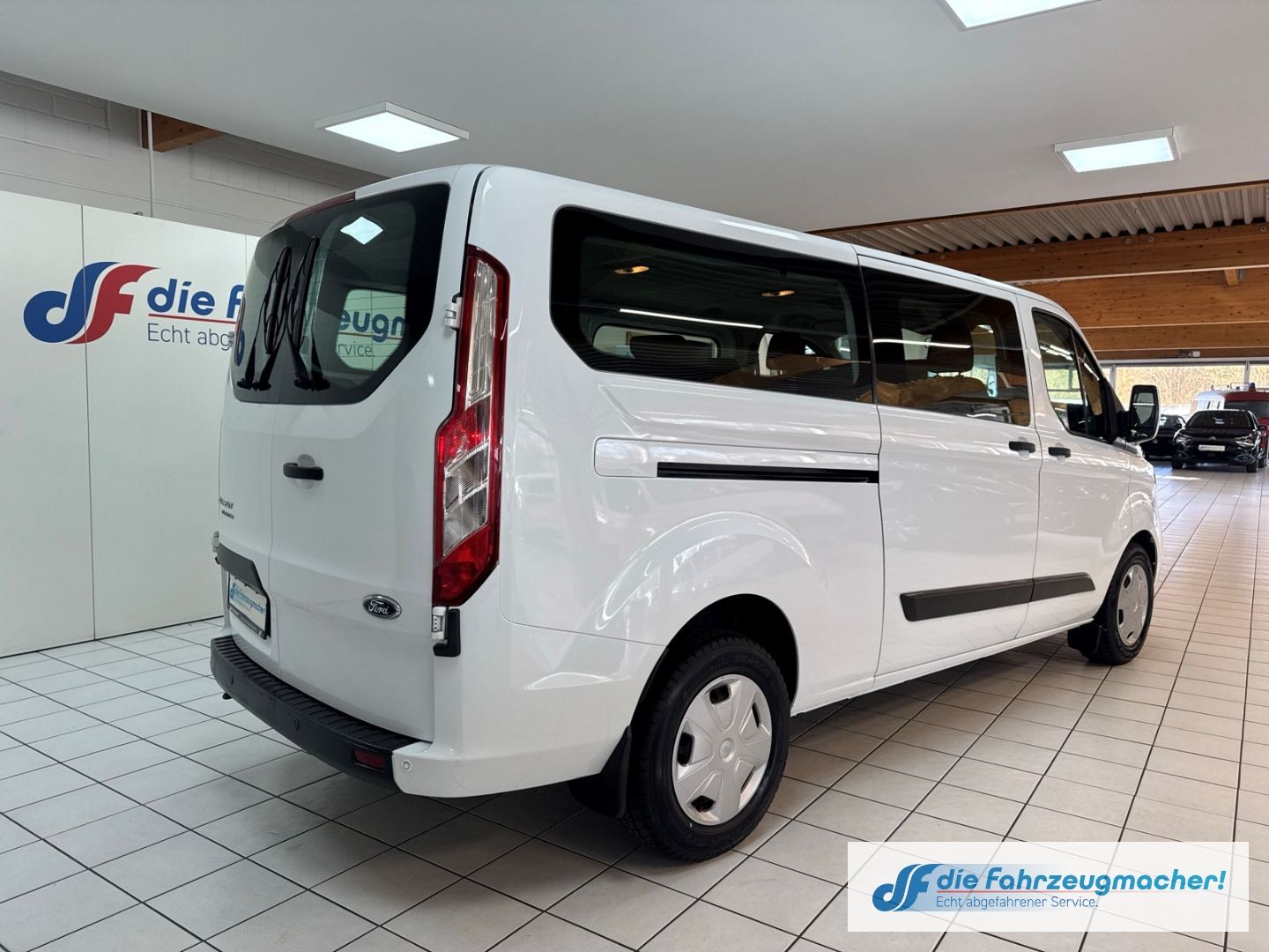 Fahrzeugabbildung Ford Transit Custom Dyn. Kurvenlicht DAB Notbremsass.