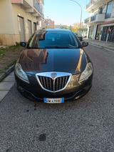 Lancia Delta 1.6 MJT DPF Platino - Lancia Delta mit Schiebedach