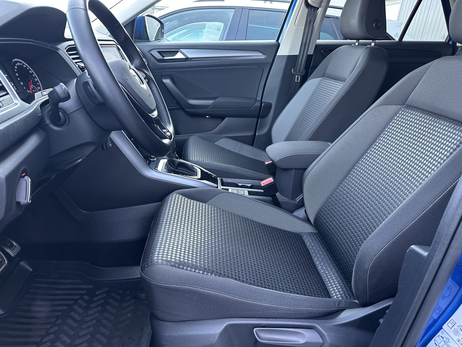 Fahrzeugabbildung Volkswagen T-Roc 2.0 TDI DSG Active NAV+LED+ACC+KAMERA+17ZO