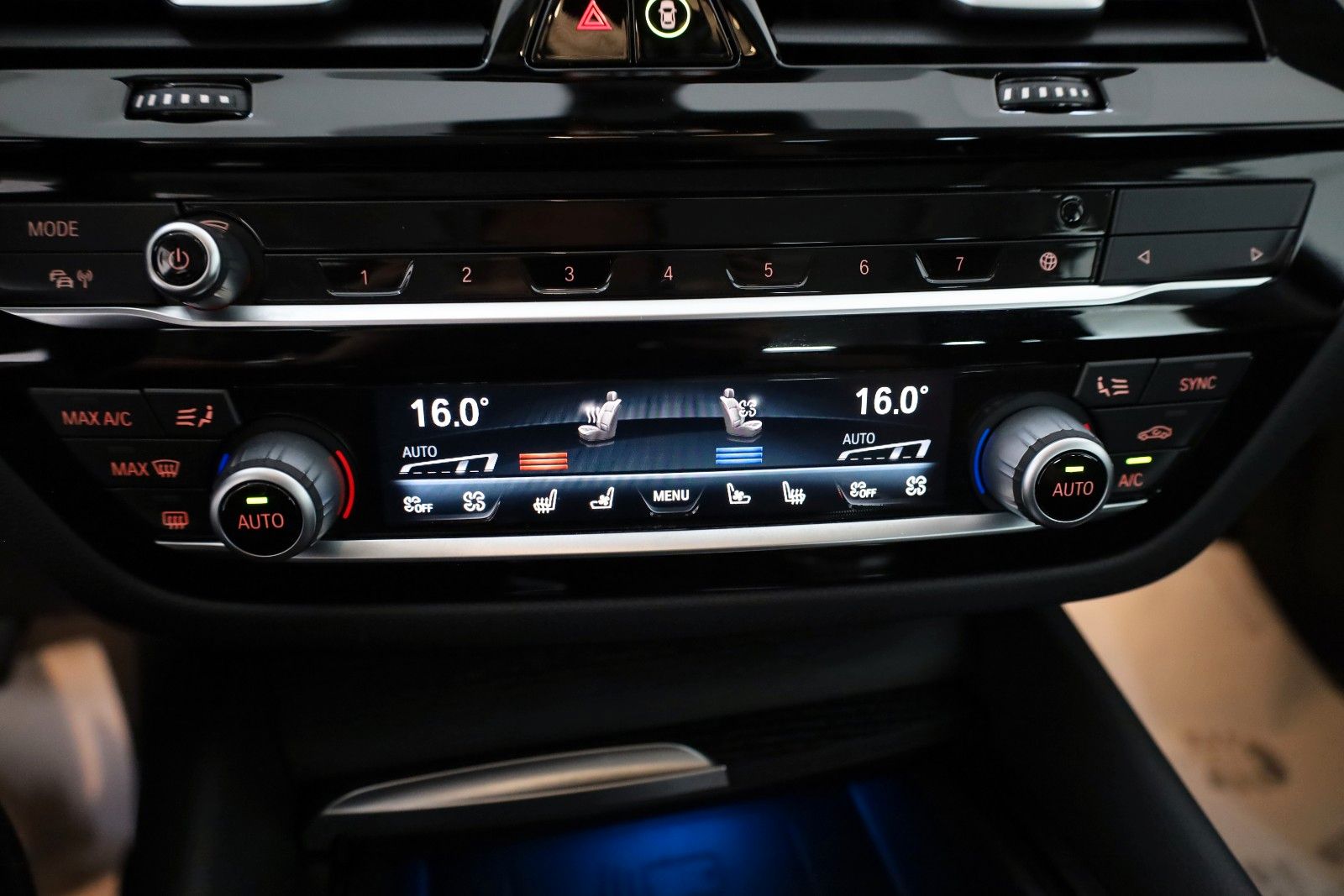 Fahrzeugabbildung BMW 530e xDrive Touring Leder,Navi,LED,HUD,Panorama