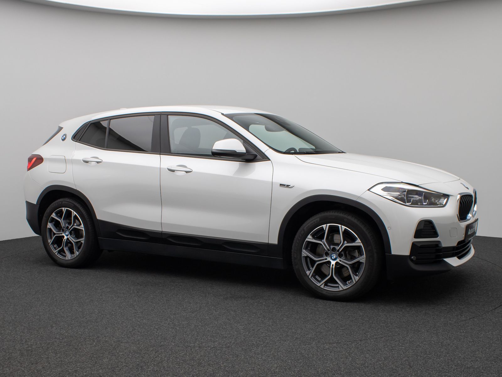 Fahrzeugabbildung BMW X2 xD25e Kamera DAB HiFi Navi Komfort Sport LED