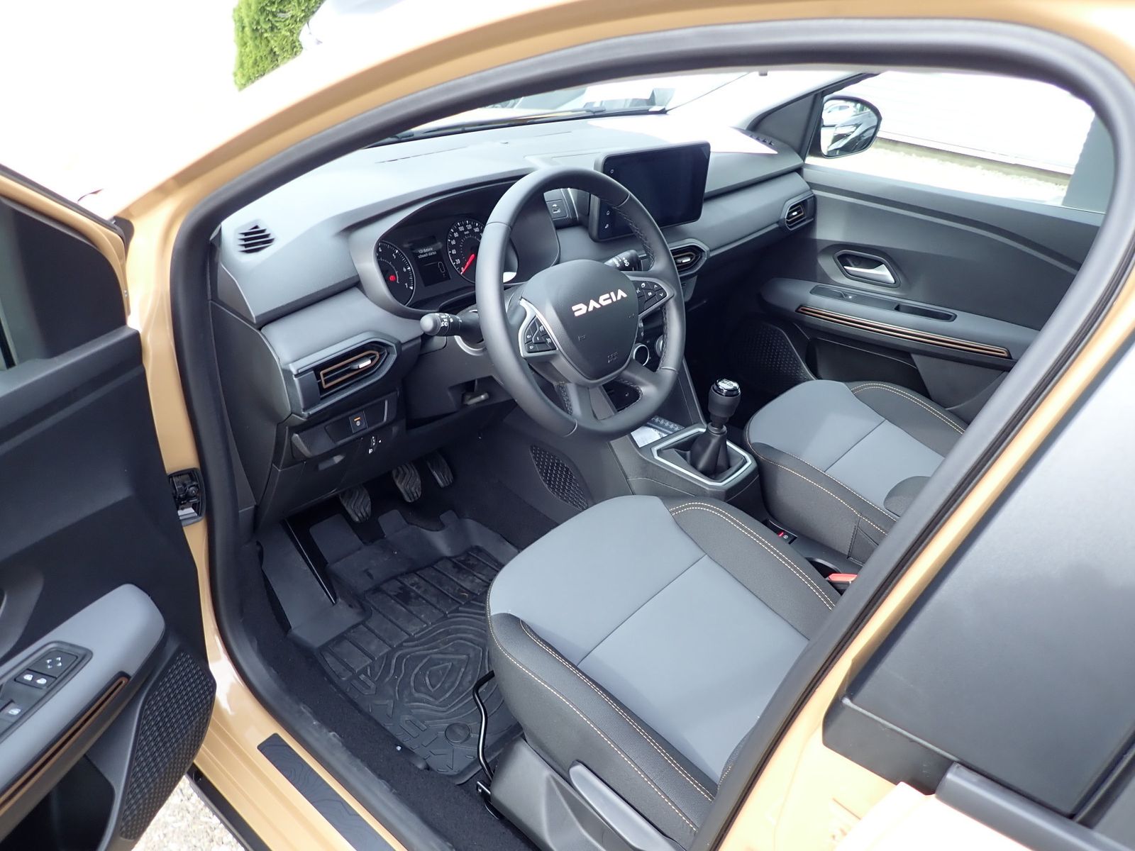 Fahrzeugabbildung Dacia Sandero STEPWAY TCe 110 EXTREME+/NAVI/SHZ/RFK