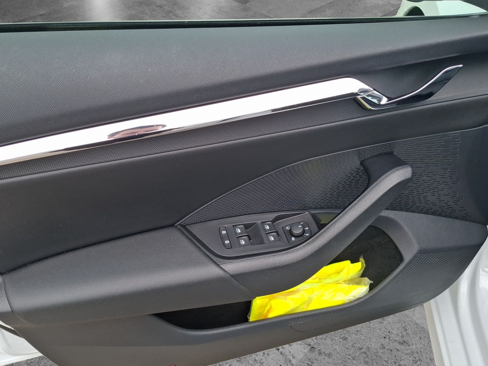 Fahrzeugabbildung SKODA Octavia Combi TDI First-Edition DSG Matrix AHK N