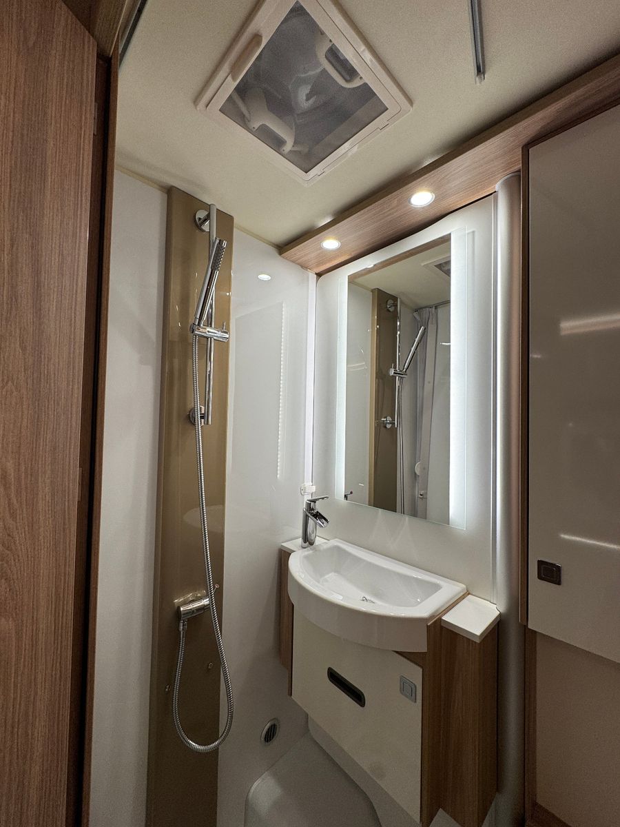 Fahrzeugabbildung Bürstner LIMITED T 690 G FIAT 9G-AUTOMATK HUBBETT SAT TV