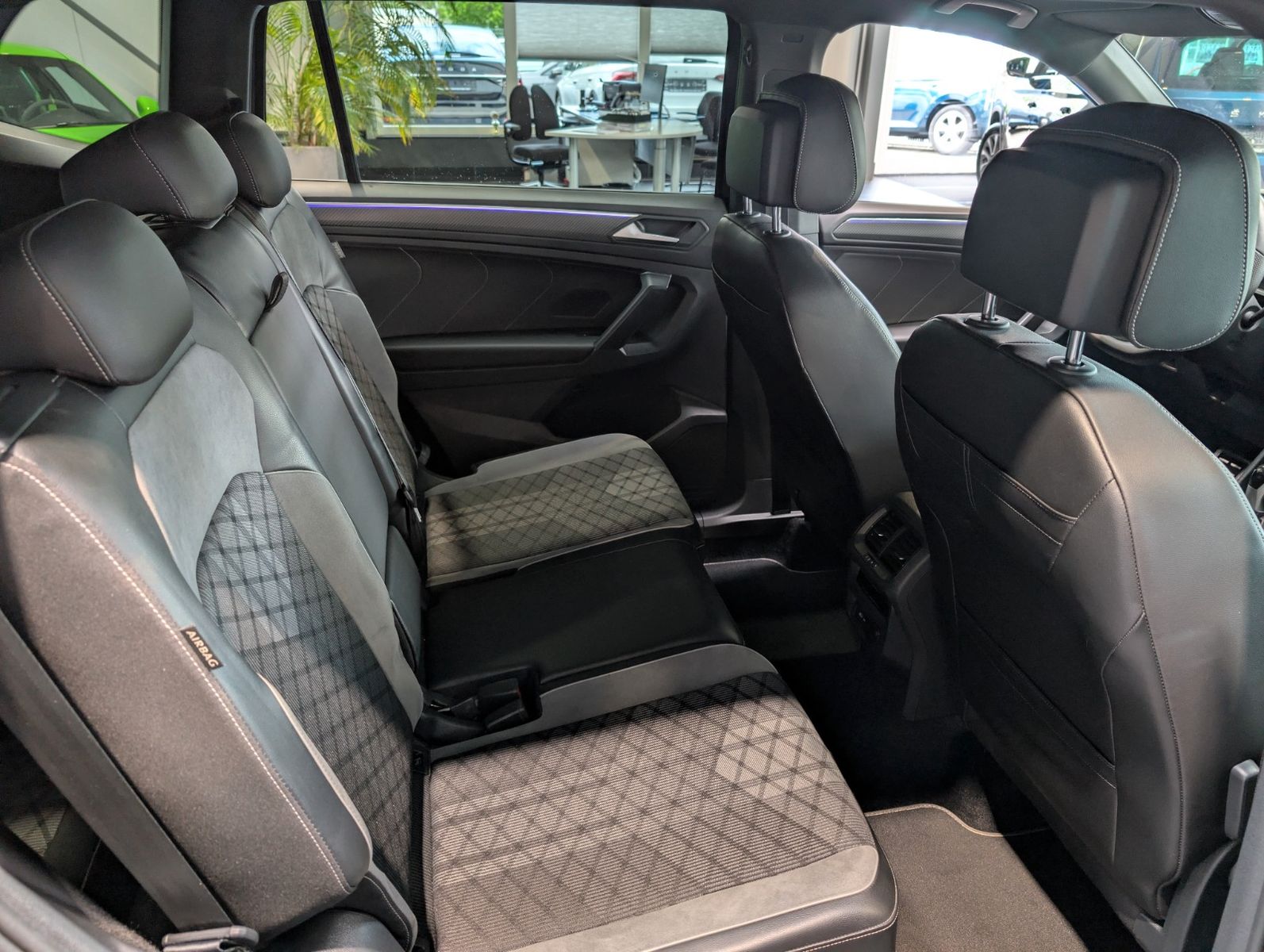 Volkswagen Tiguan Allspace 2.0 TSI 4Moti DSG R-Line 7-Sitz foto 10