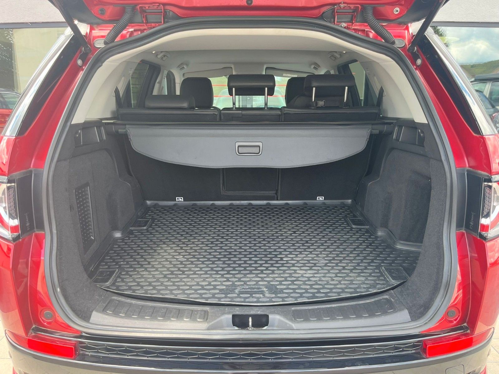 Fahrzeugabbildung Land Rover Discovery Sport SE AWD