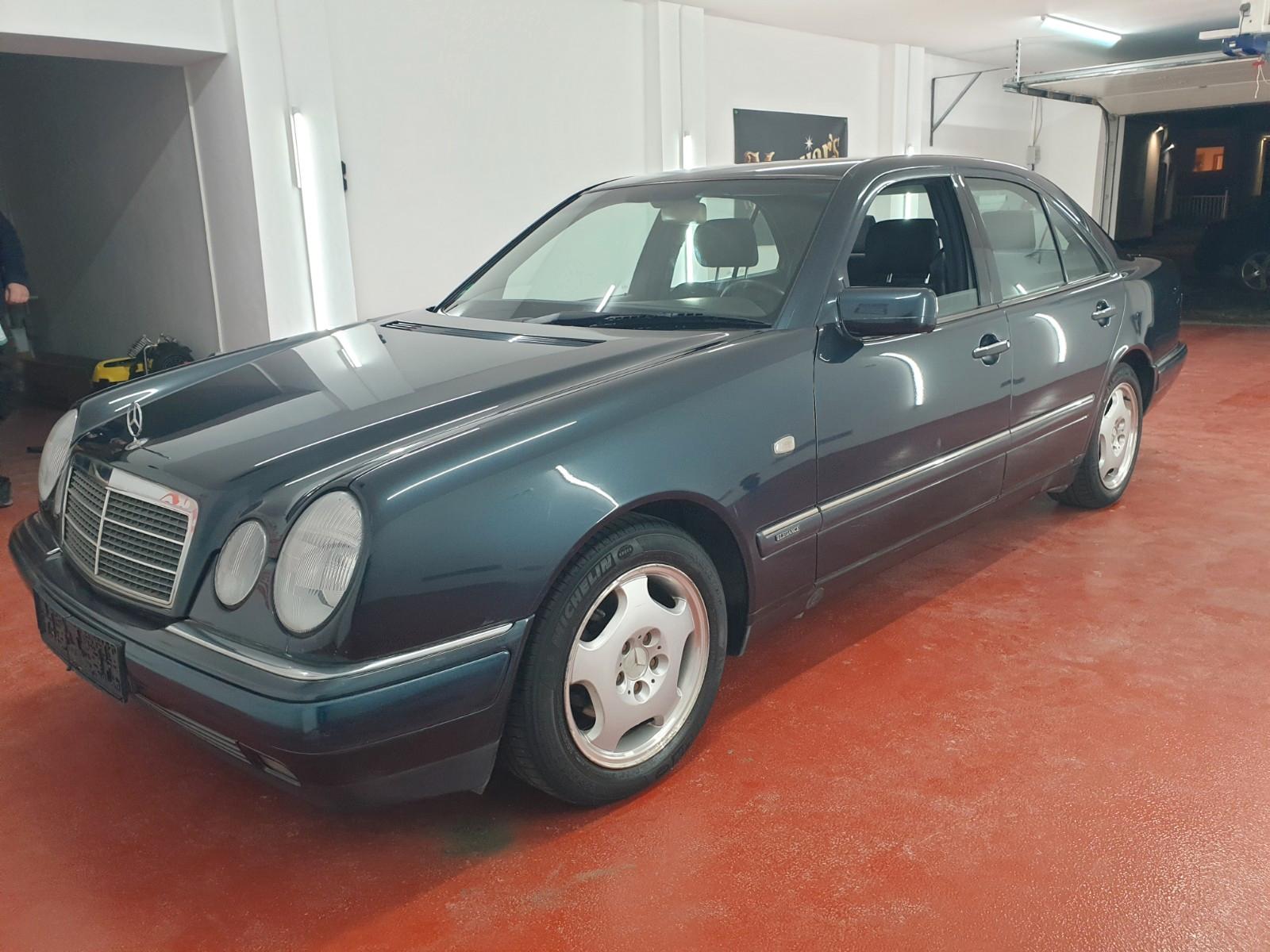 Mercedes-Benz E 240