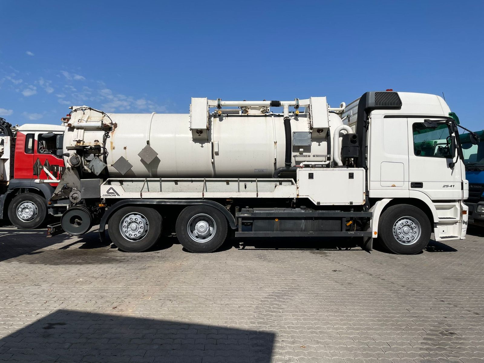 Fahrzeugabbildung Mercedes-Benz Actros 2541 / Saug u. Spühlwagen / ASSMANN / ADR