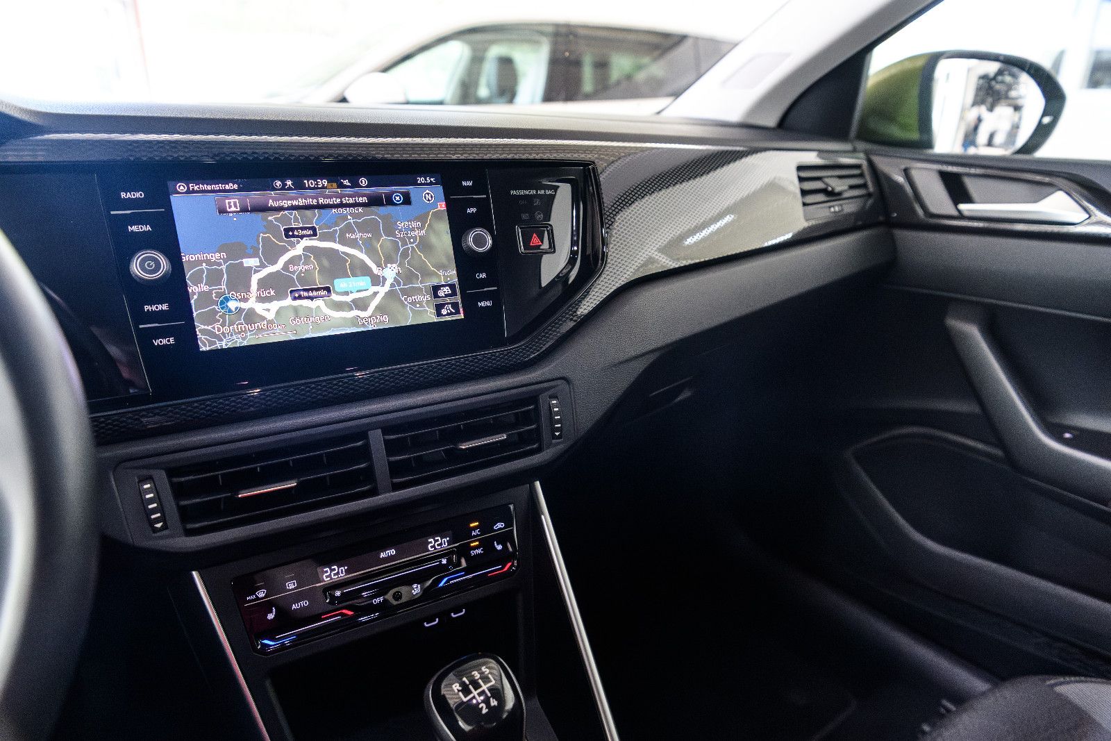 Fahrzeugabbildung Volkswagen Taigo Life+LED+KAMERA+SHZ+GJR+DIGIT.TACHO+ACC+IQ