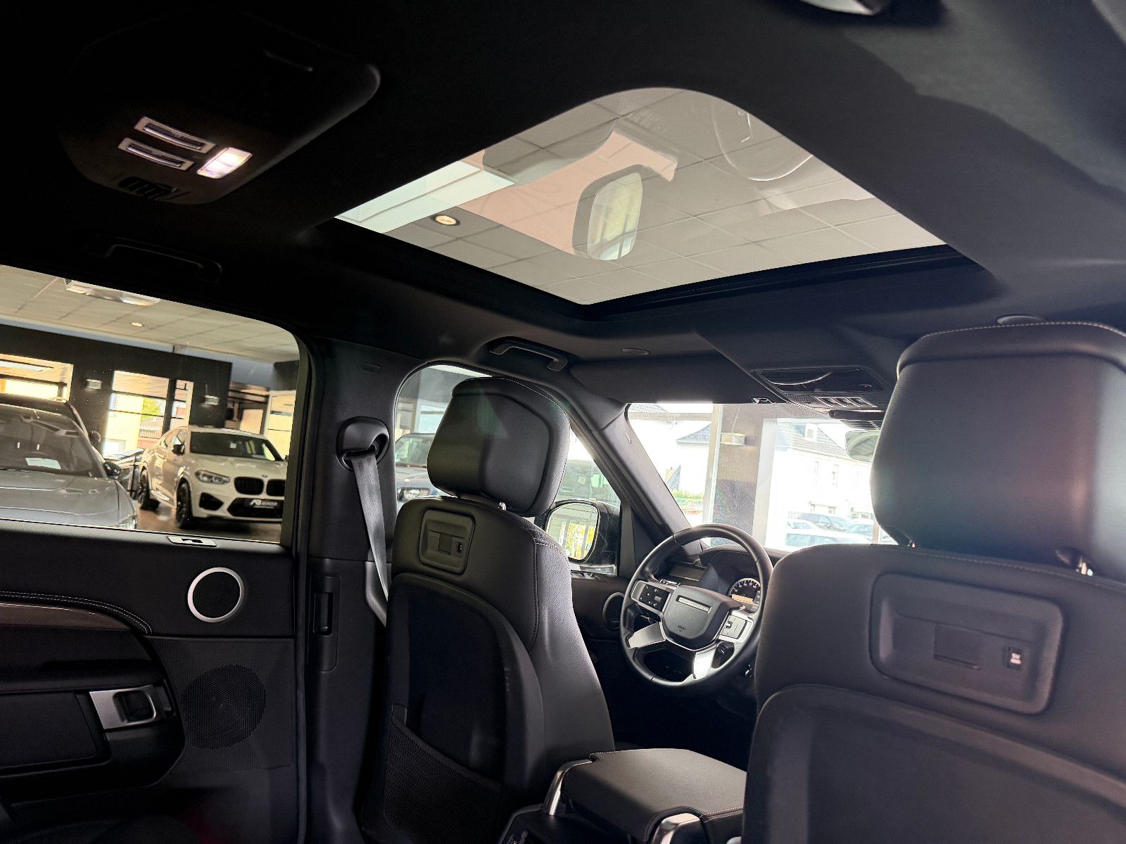 Fahrzeugabbildung Land Rover Discovery 5 R-Dynamic SE AWD/7-SITZER/360''KAM