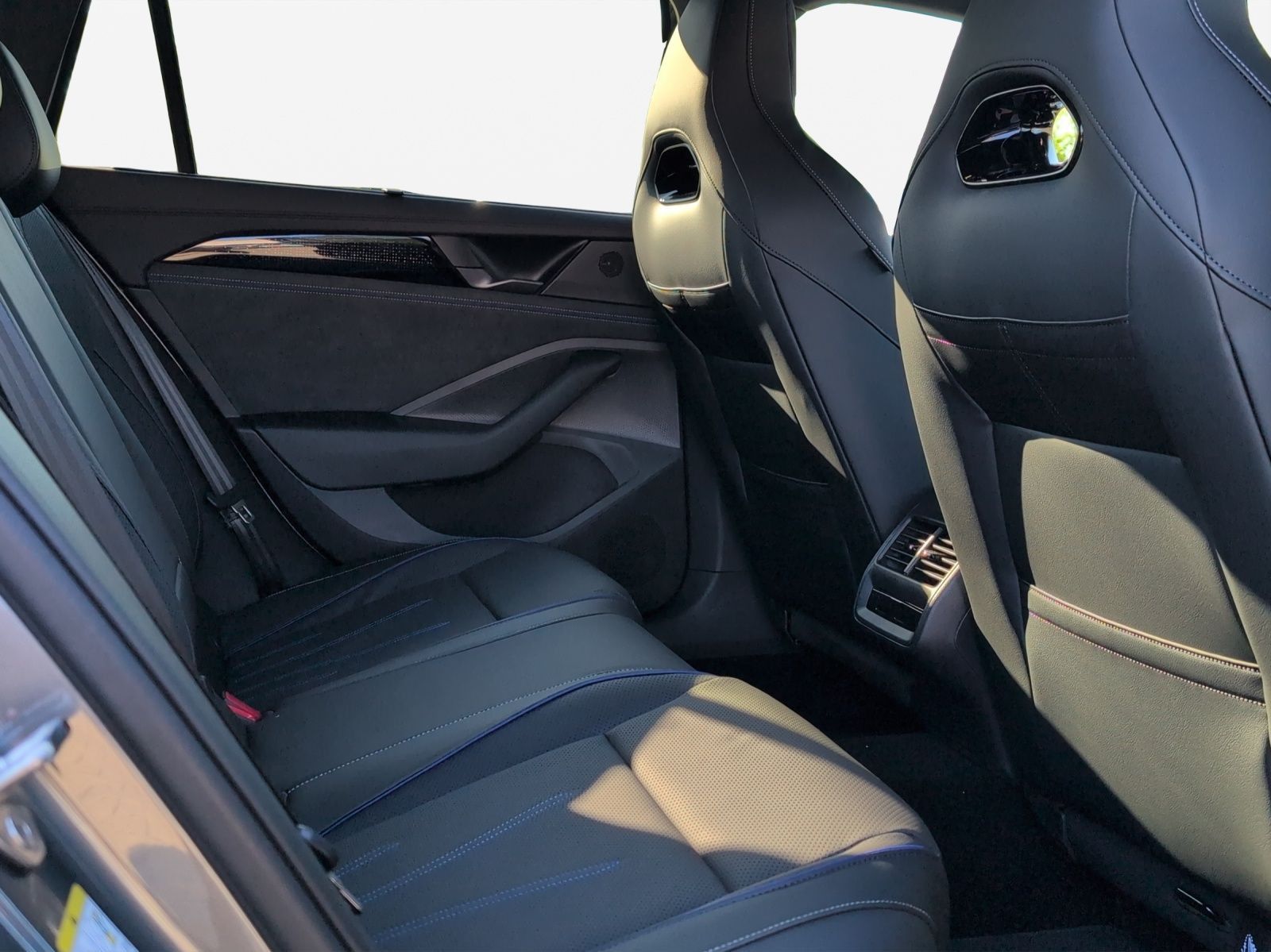 Volkswagen Passat - Bild 16