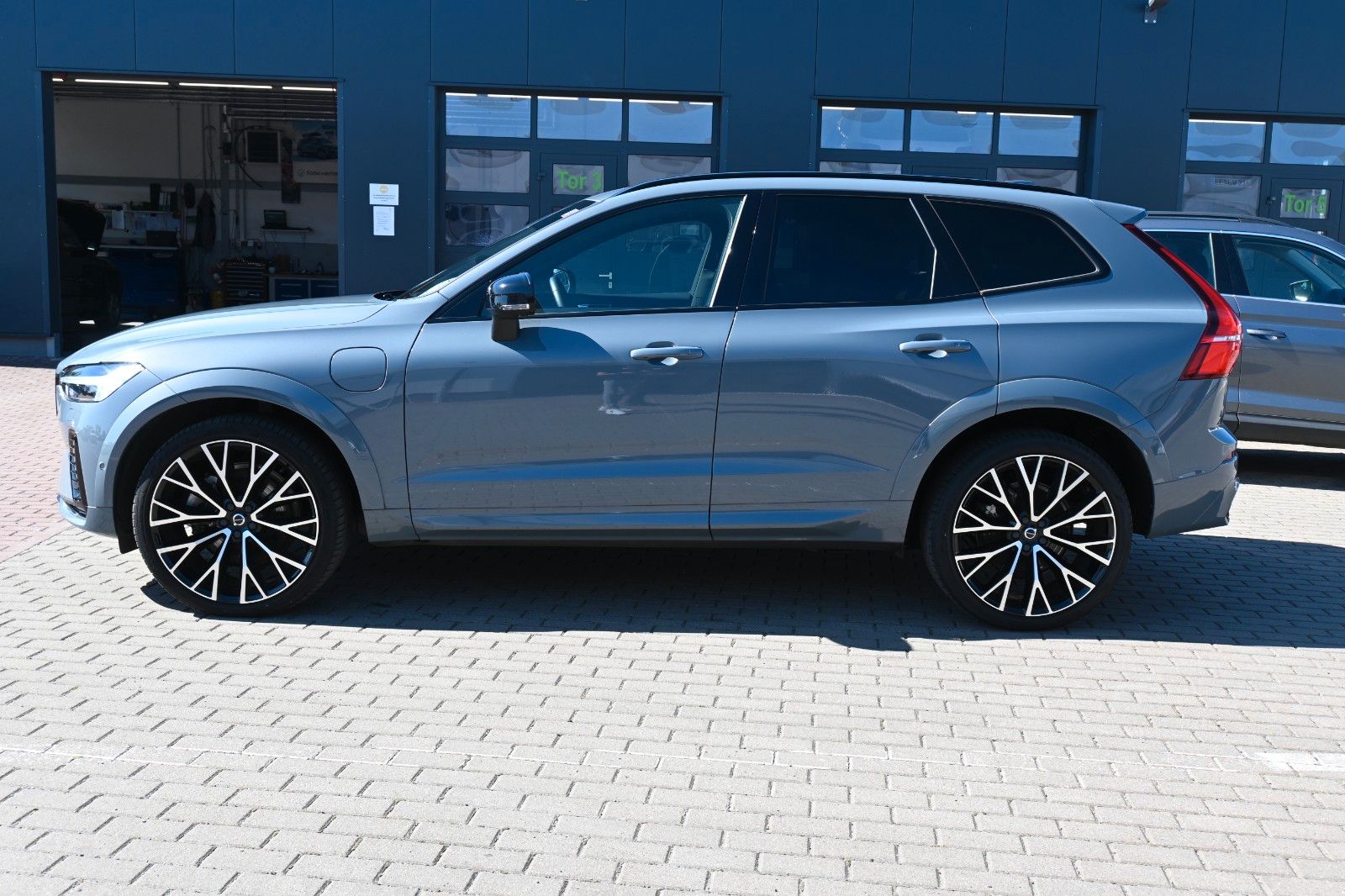 Fahrzeugabbildung Volvo XC60 T8 AWD Recharge R-Design*STDHZG*H&K*ACC*AHK