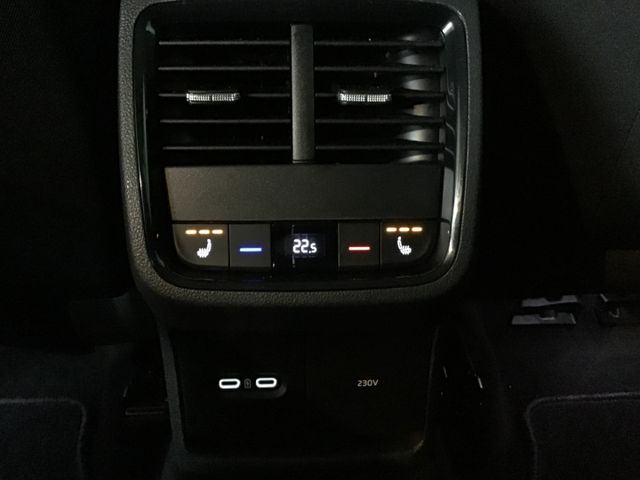 Fahrzeugabbildung Skoda Octavia Clever 2.0 TDI Combi DSG/Navi/ACC/Kamera