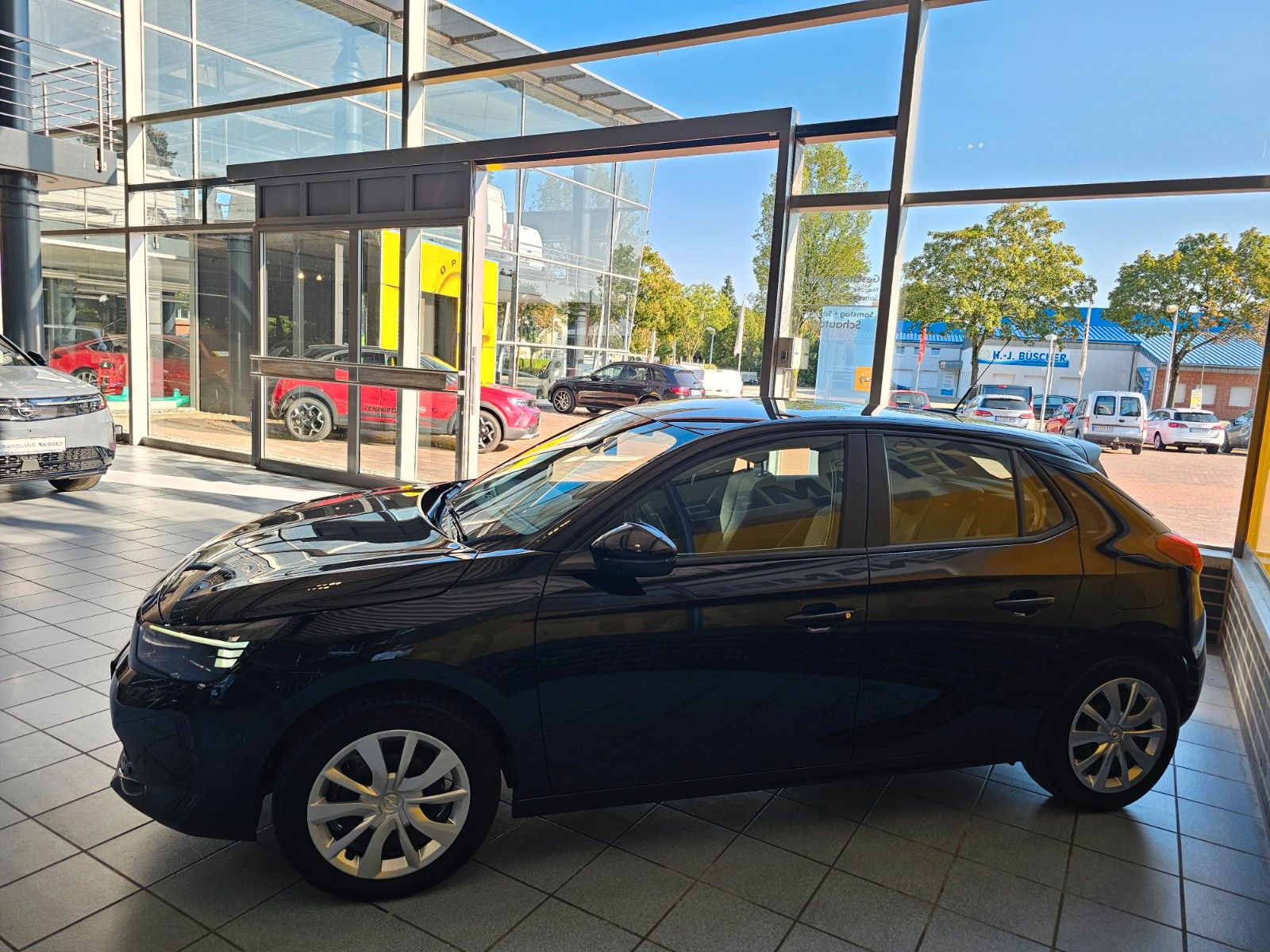 Opel Corsa F e Edition 11kw OBC SHZ LHzg Kamera imagem 3