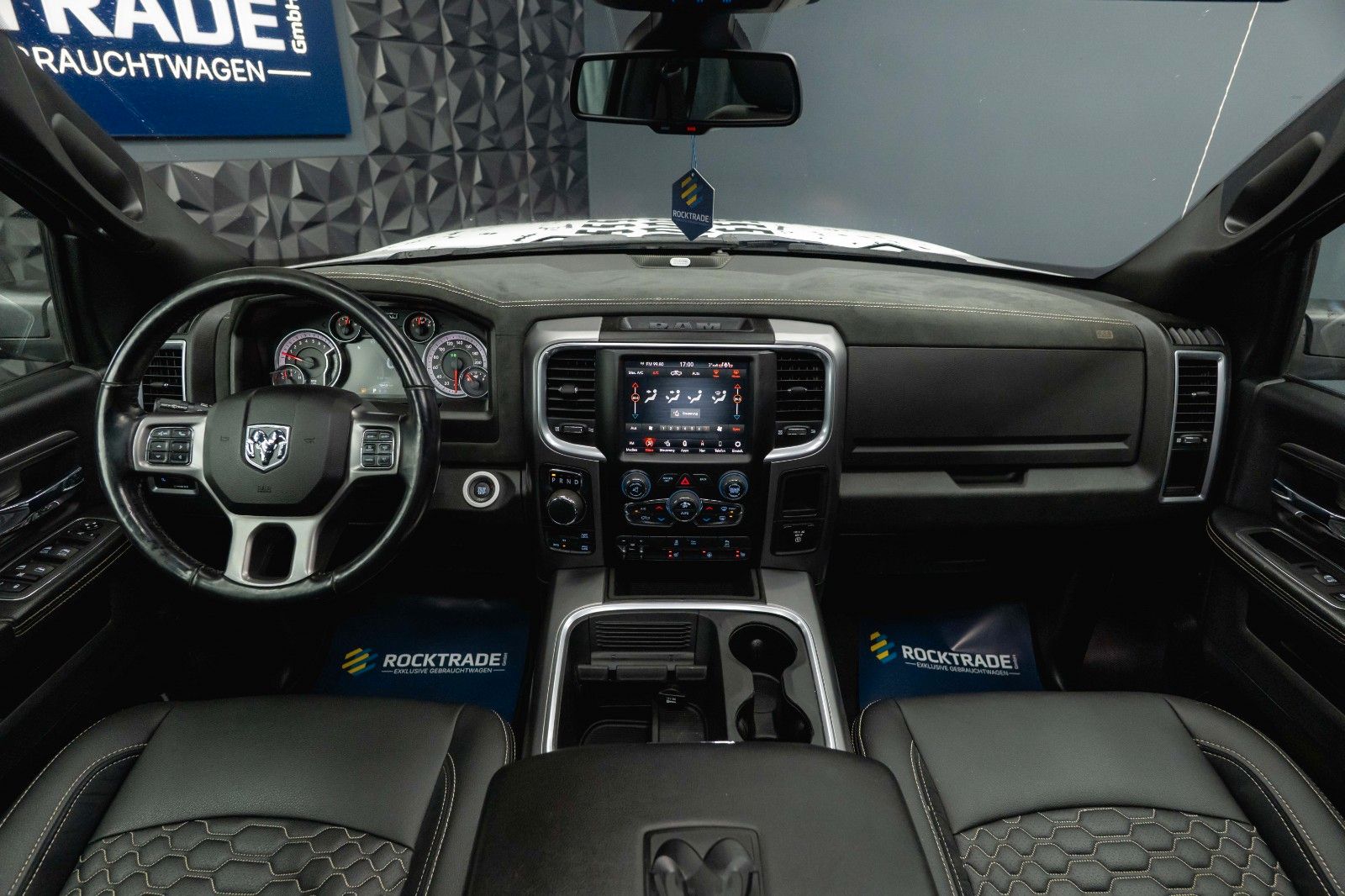 Fahrzeugabbildung Dodge RAM 5.7 V8 HEMI 4x4 OFFROAD Night-Paket *LED*AHK