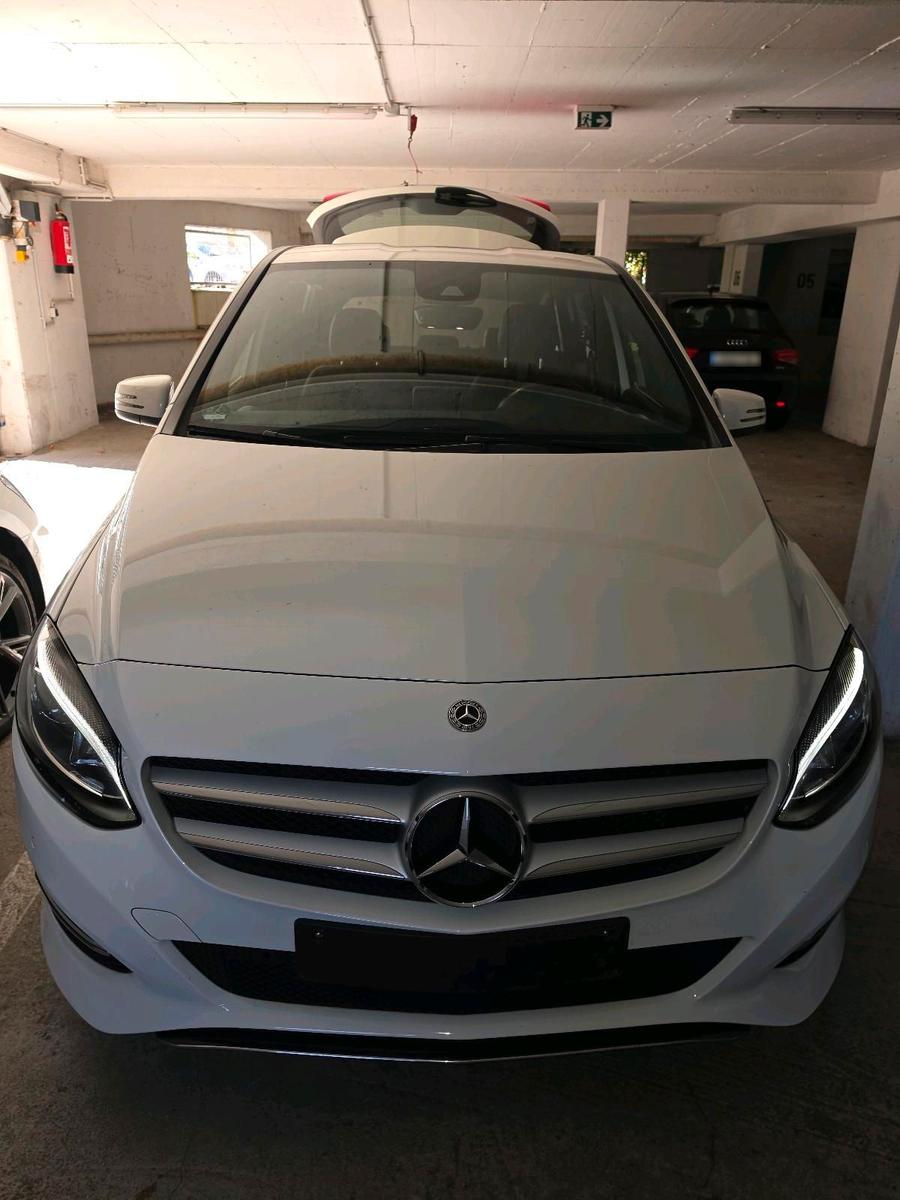 Mercedes-Benz B 180