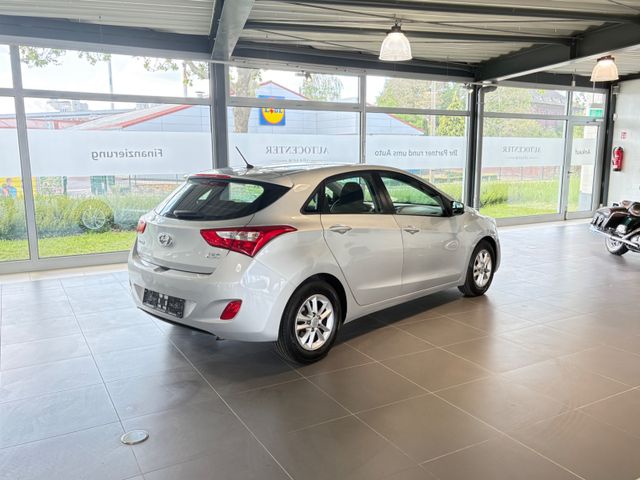 HYUNDAI i30 Trend Automatik - Bild 4