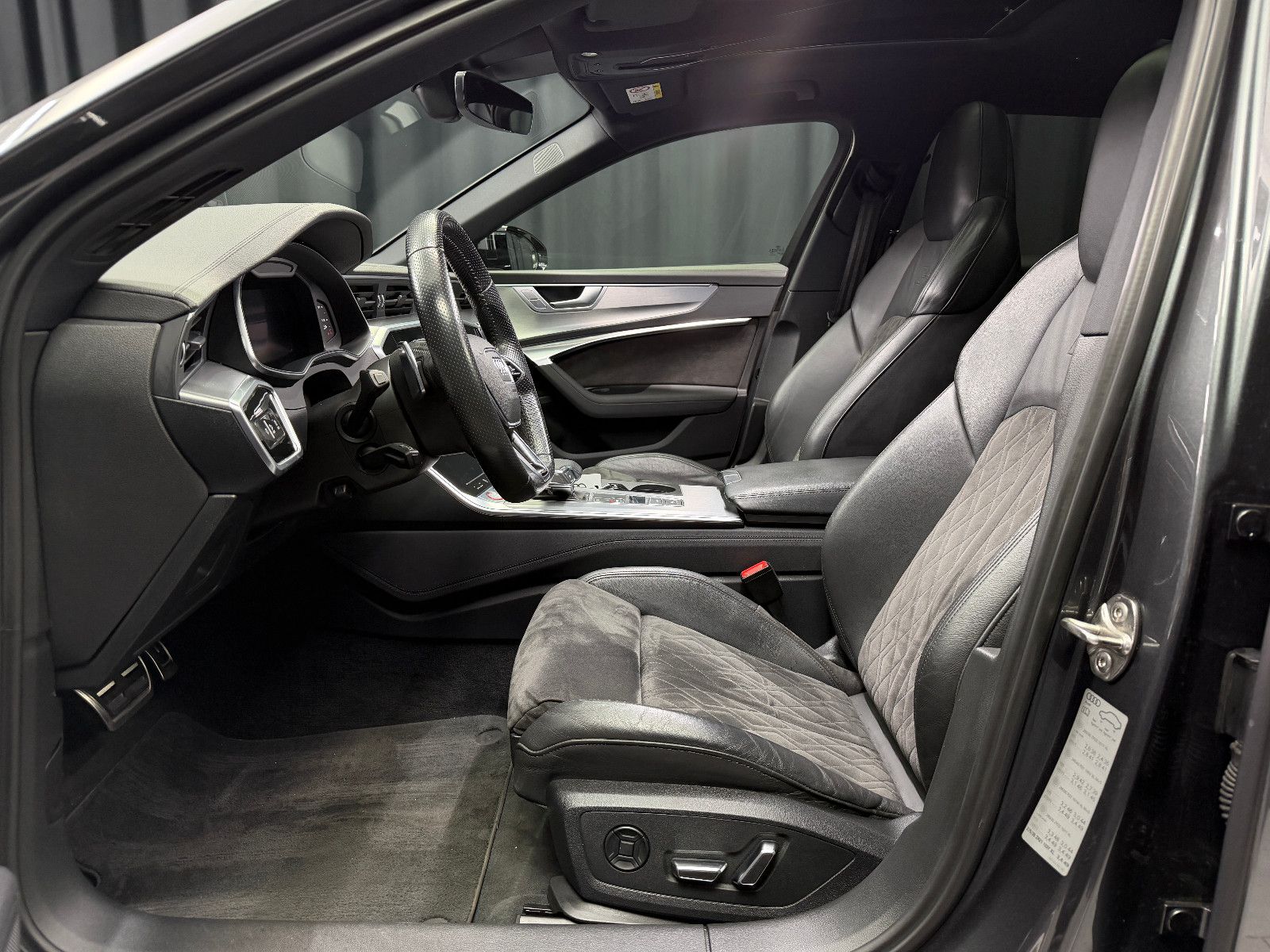 Fahrzeugabbildung Audi RS6 Avant 4.0 TFSI quattro |KERAMIK|B/O