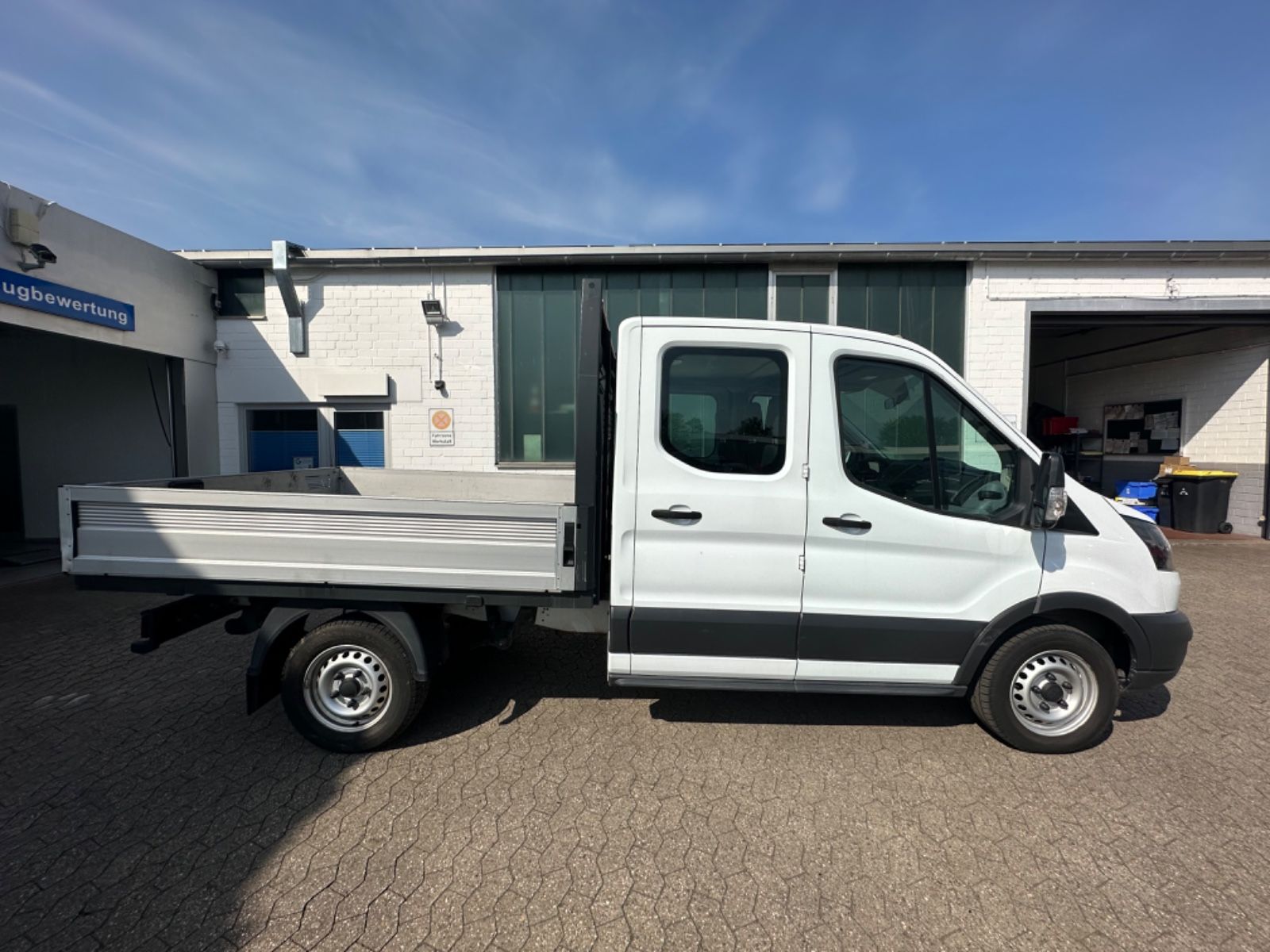 Fahrzeugabbildung Ford Transit Pritsche 310 L2 Doppelkabine*6Sitzer*AHK
