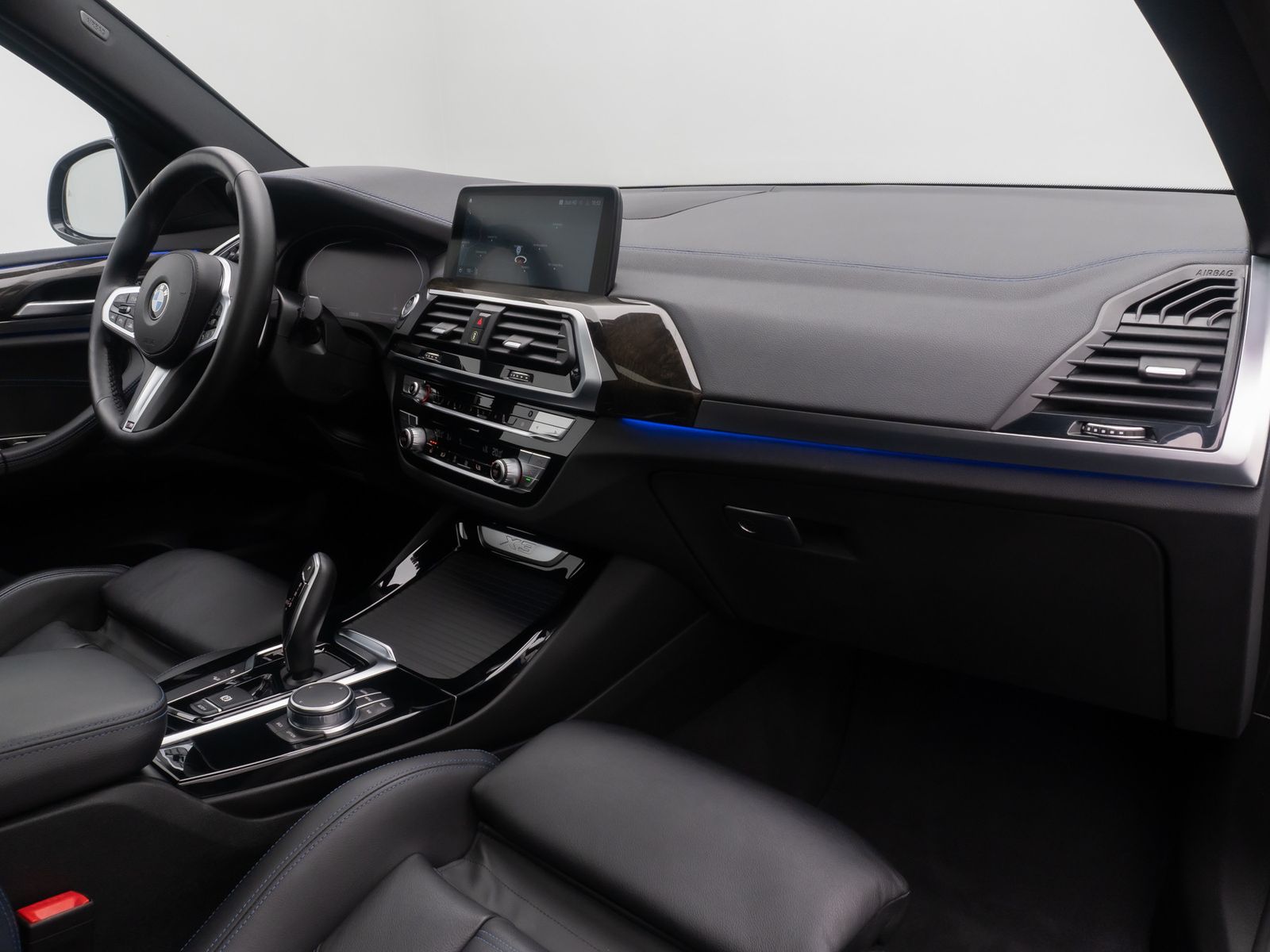 Fahrzeugabbildung BMW X3 xD30d M Sport DAB HUD Panorama AHK TV 20Zoll